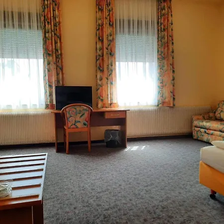 Traube Oeffingen מלון פלבך